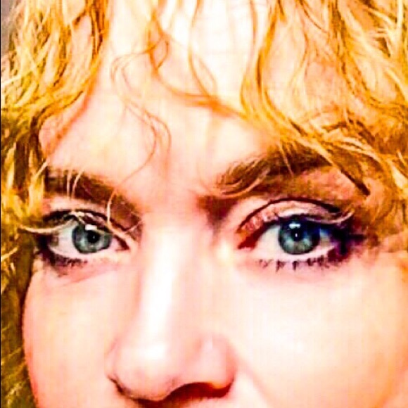 Meet your Posher, Gayle - Picture 1 of 1